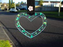 Load image into Gallery viewer, Tsurikawa - Green Floral